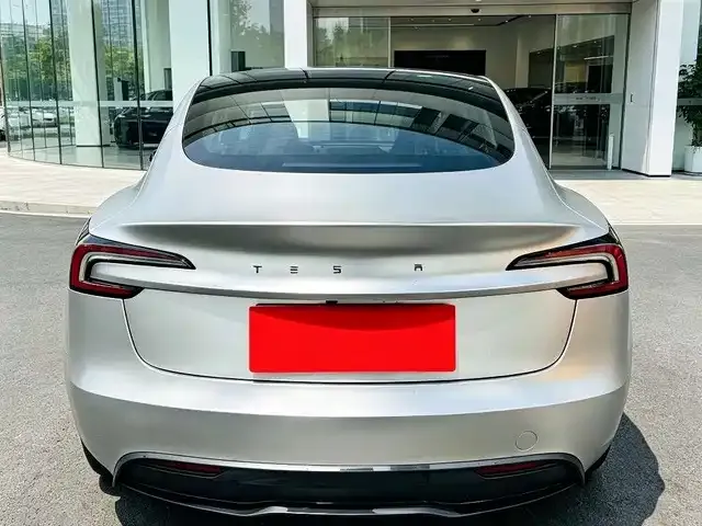 Tesla Model 3 — фото 7
