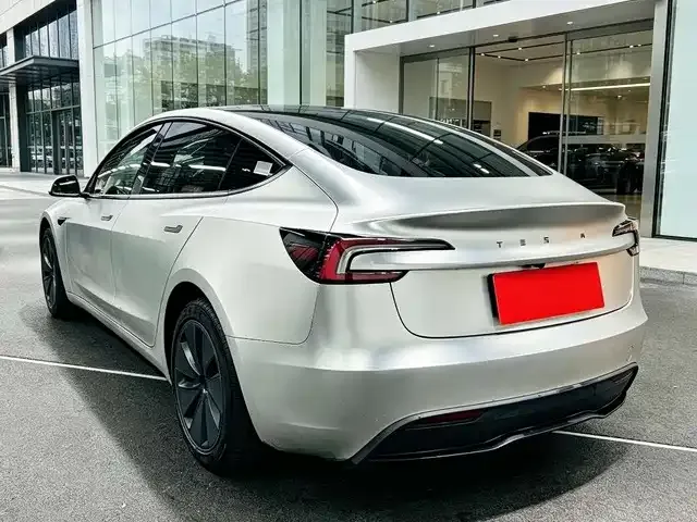 Tesla Model 3 — фото 9