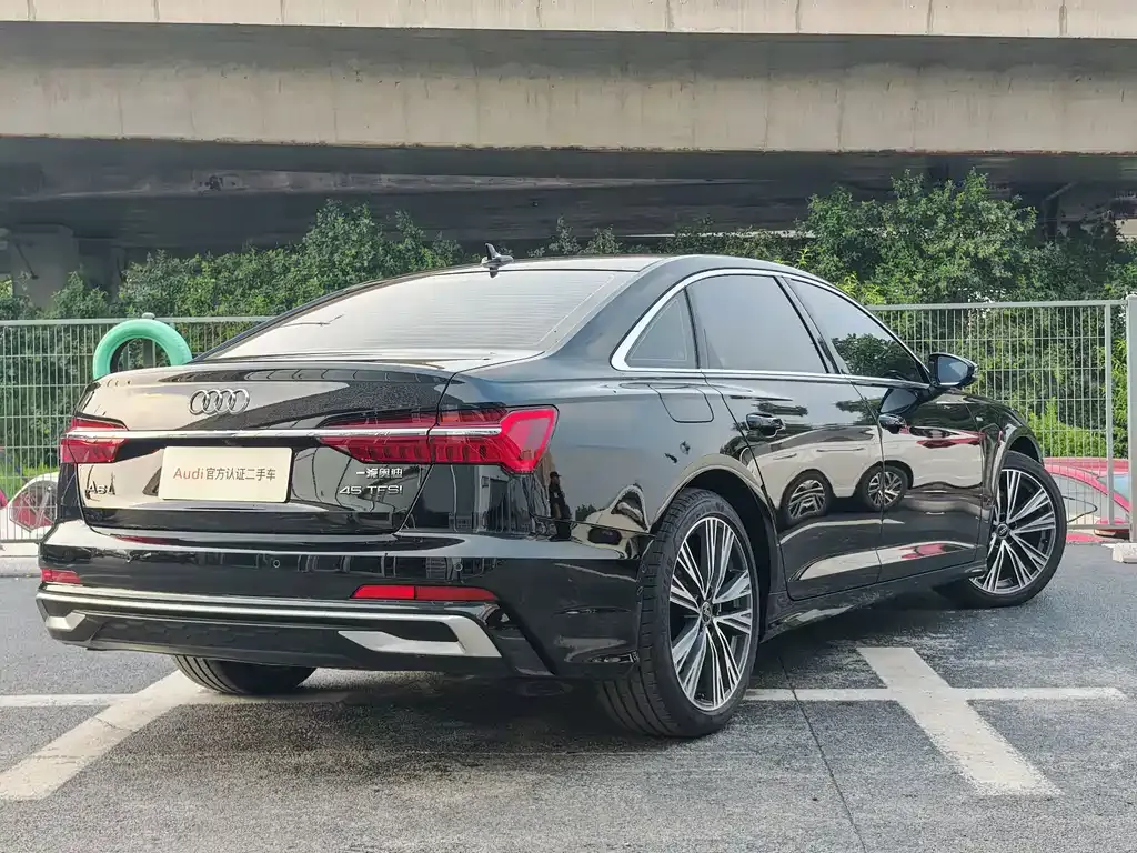 Audi A6L — фото 5