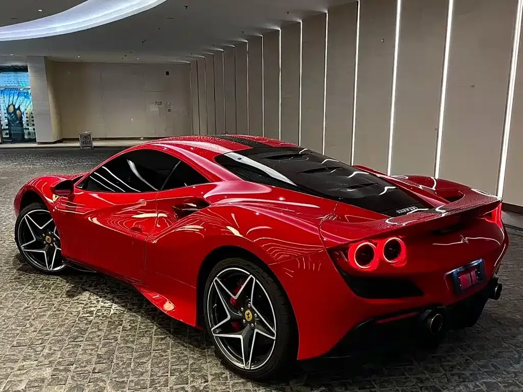 Ferrari F8 — фото 10