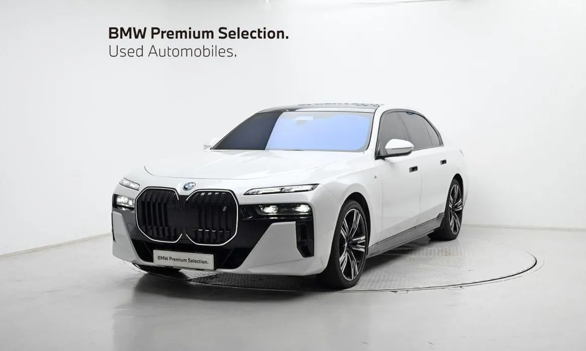 BMW i7 — фото 1