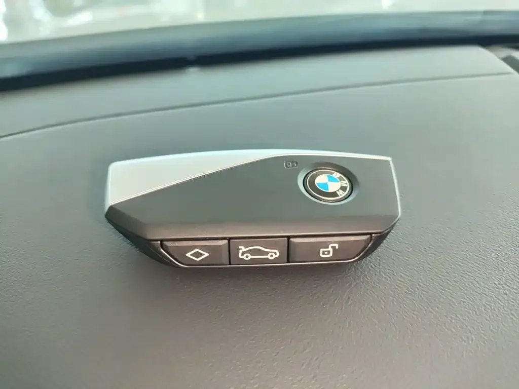BMW i5 — фото 10