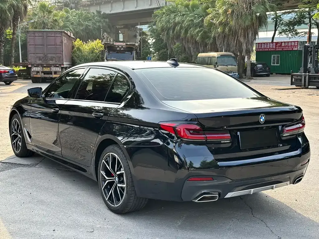 BMW 5 Series — фото 4