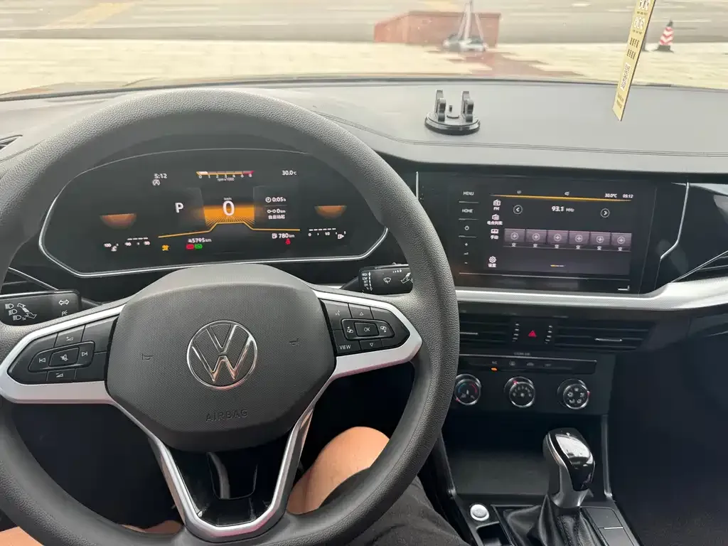 Volkswagen Passat — фото 10