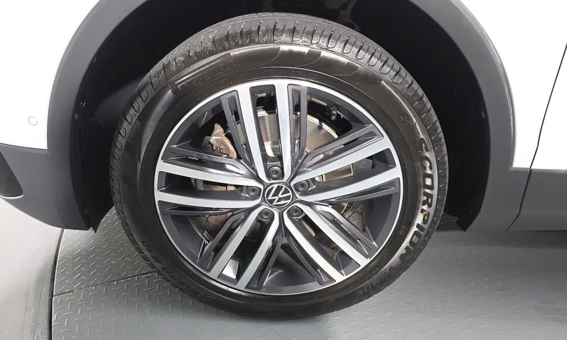 Volkswagen Tiguan — фото 9
