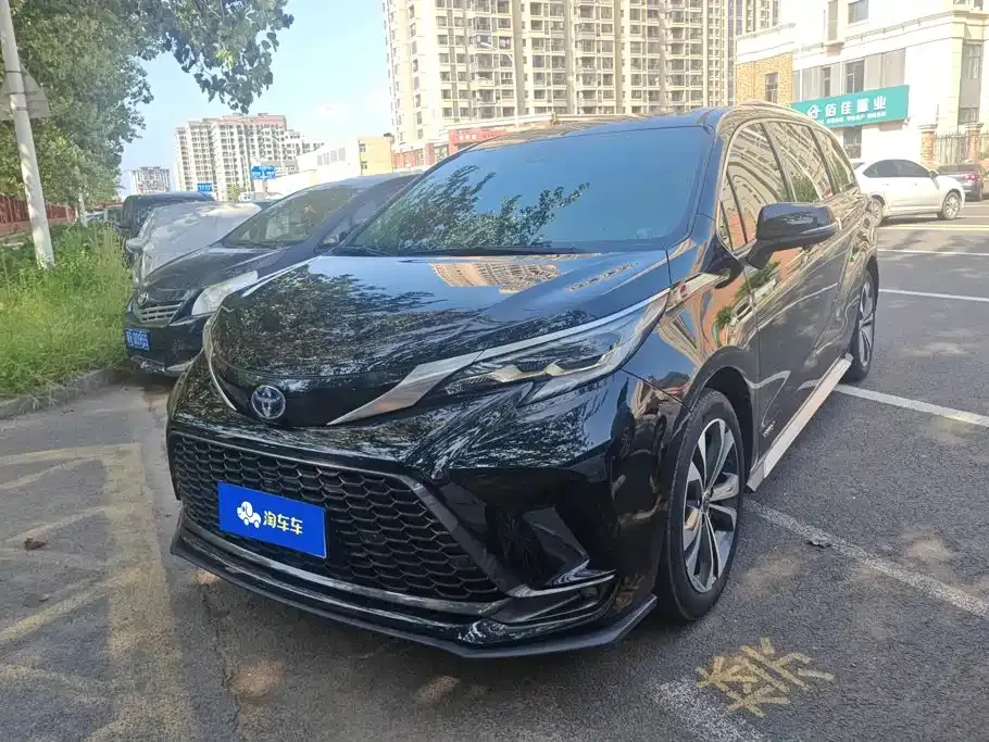 Toyota Granvia — фото 1