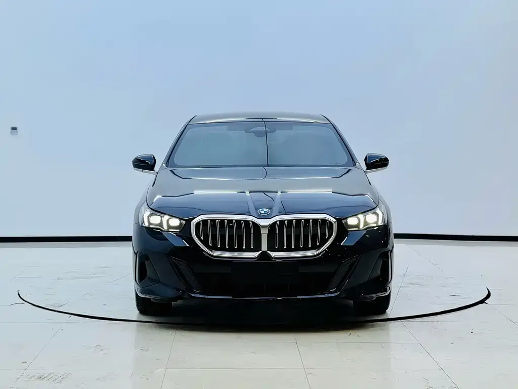BMW 5 Series — фото 5