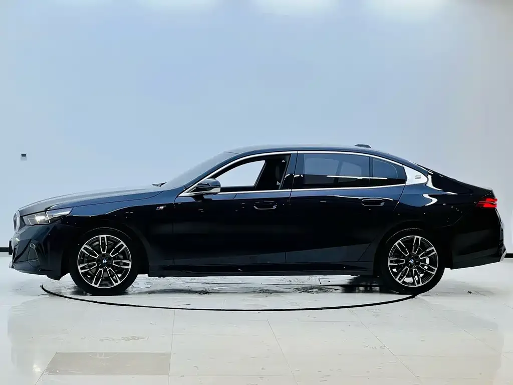 BMW 5 Series — фото 10