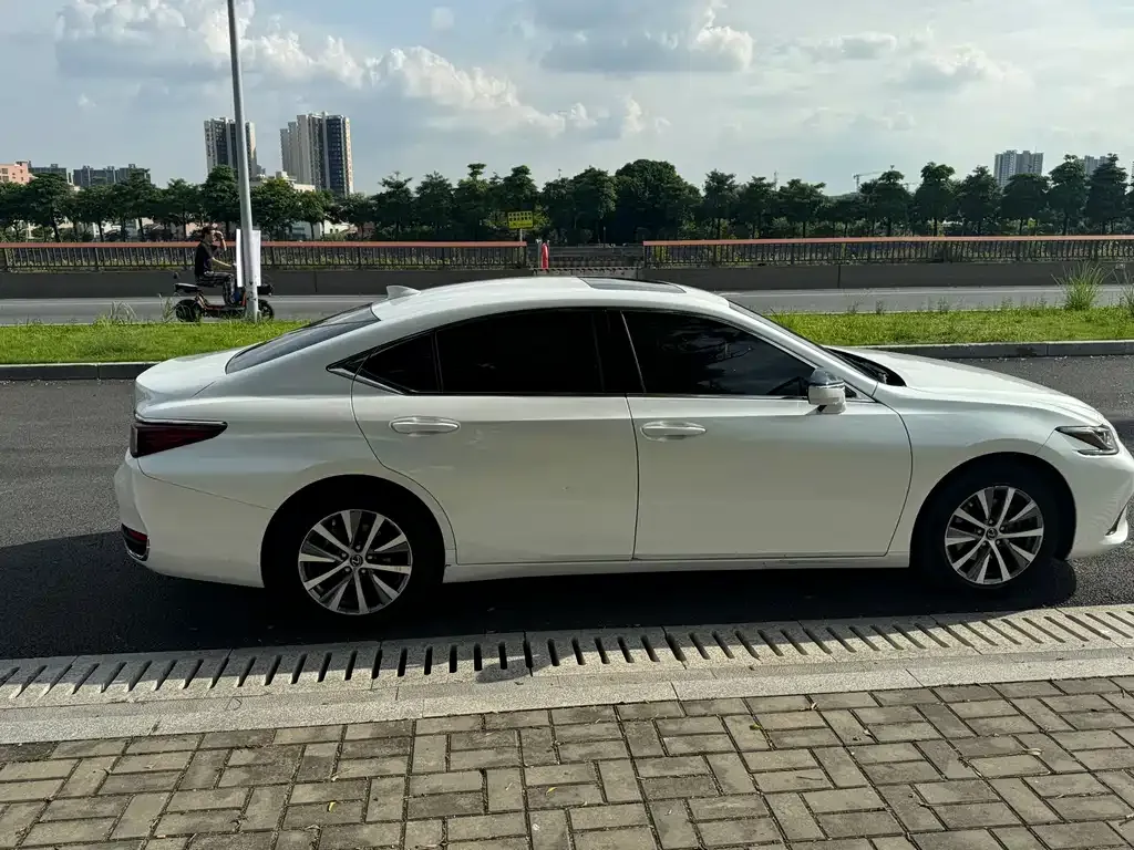 Lexus ES — фото 3