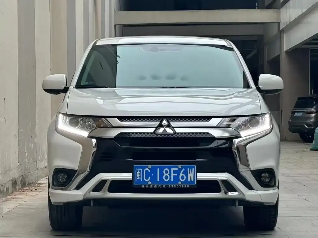 Mitsubishi Outlander — фото 3