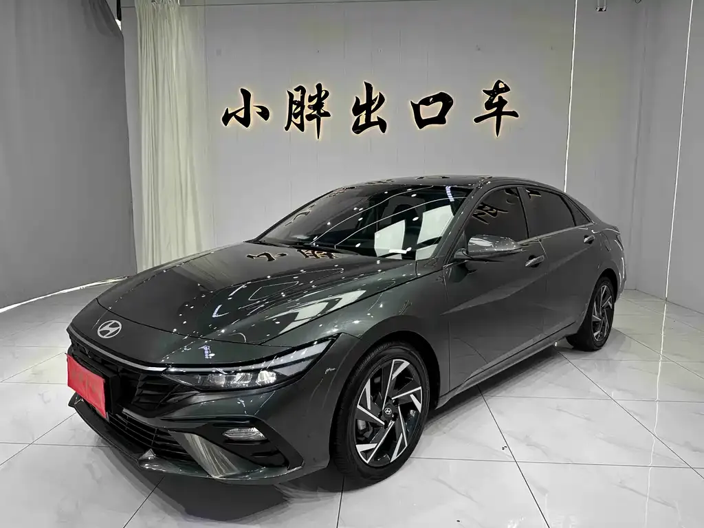 Hyundai Elantra — фото 1