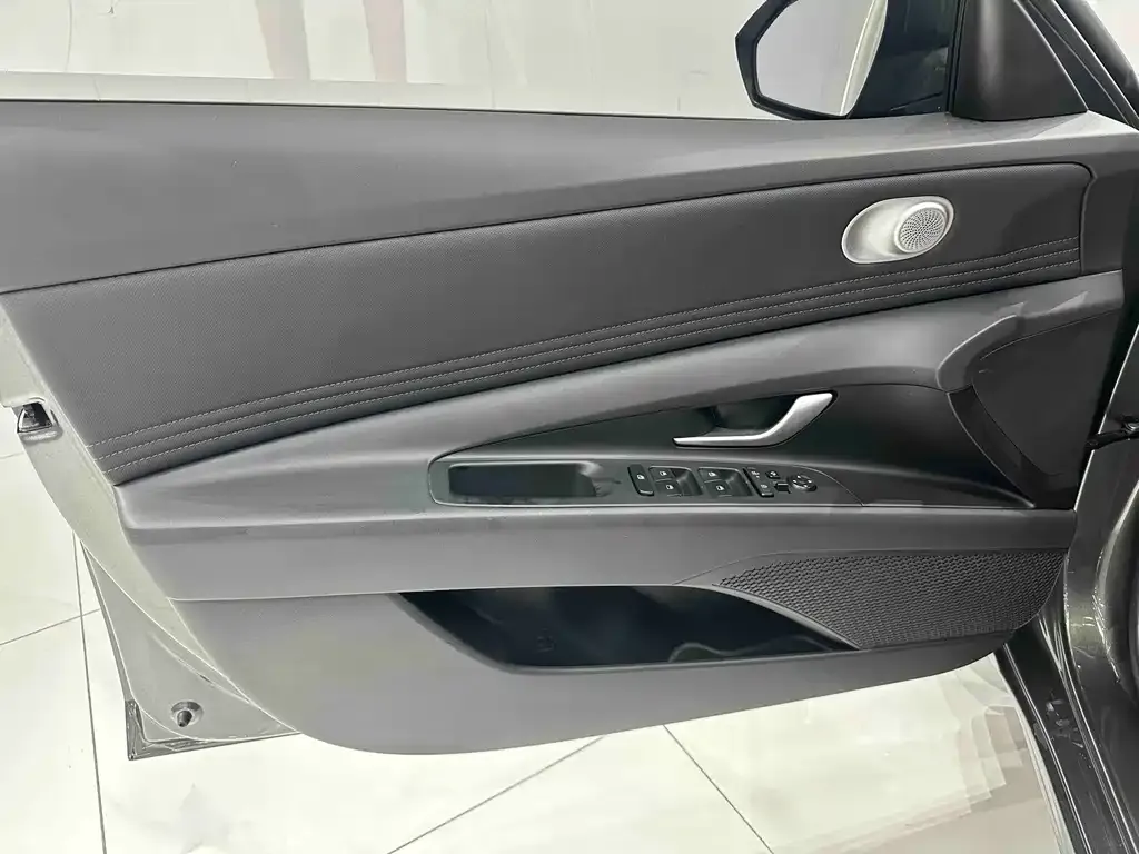 Hyundai Elantra — фото 3