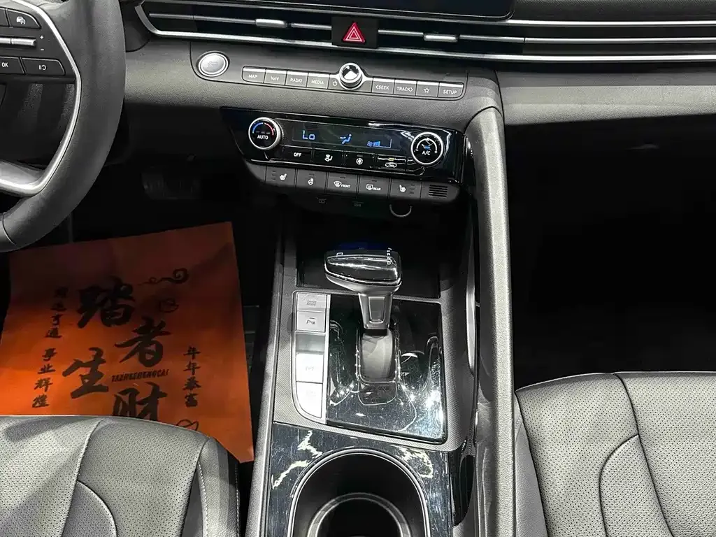 Hyundai Elantra — фото 10