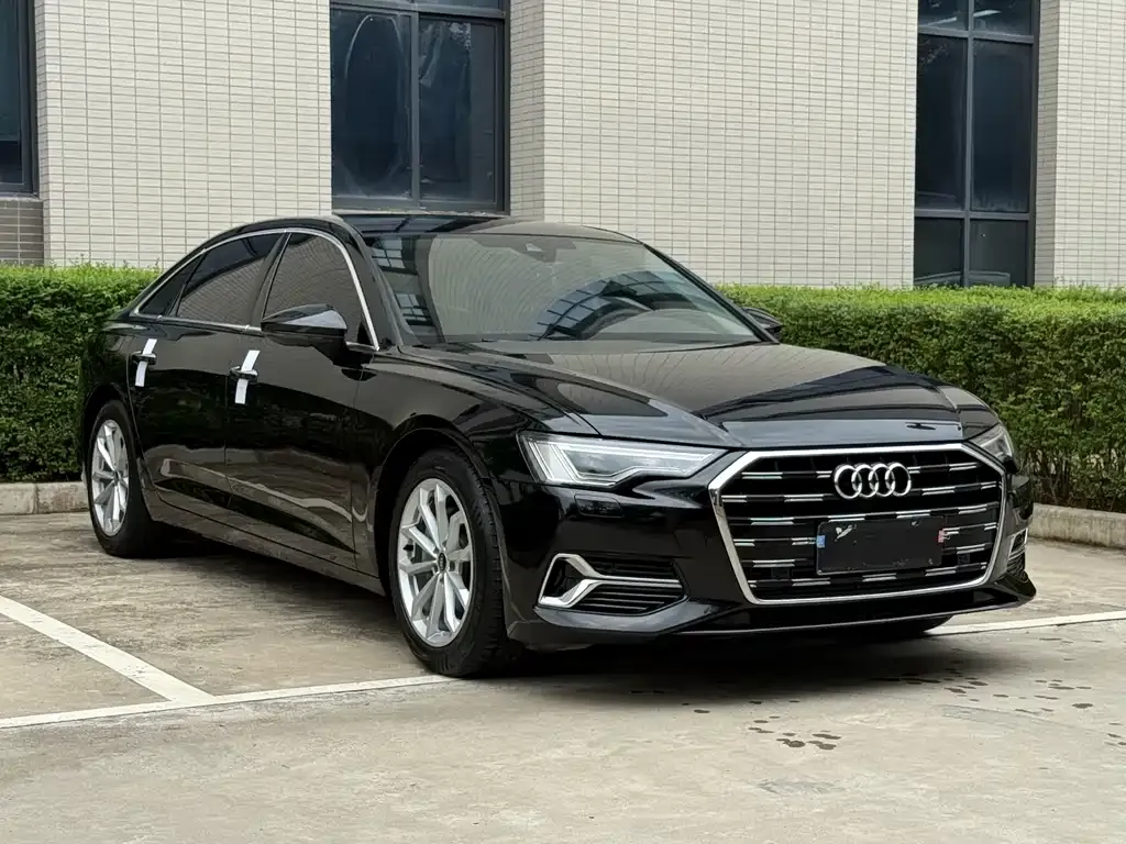 Audi A6L — фото 1