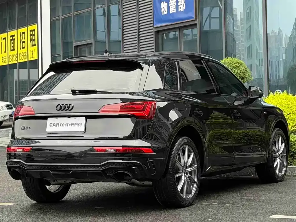 Audi Q5L — фото 9