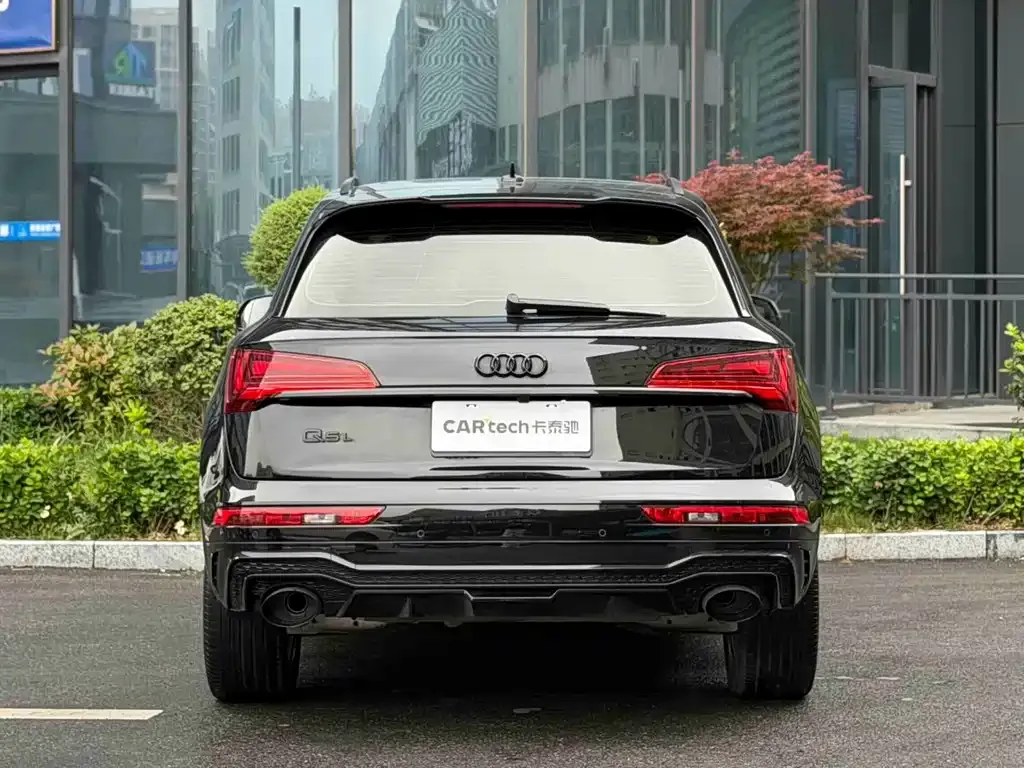 Audi Q5L — фото 10