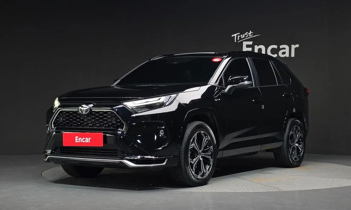 Toyota RAV4 — фото 1
