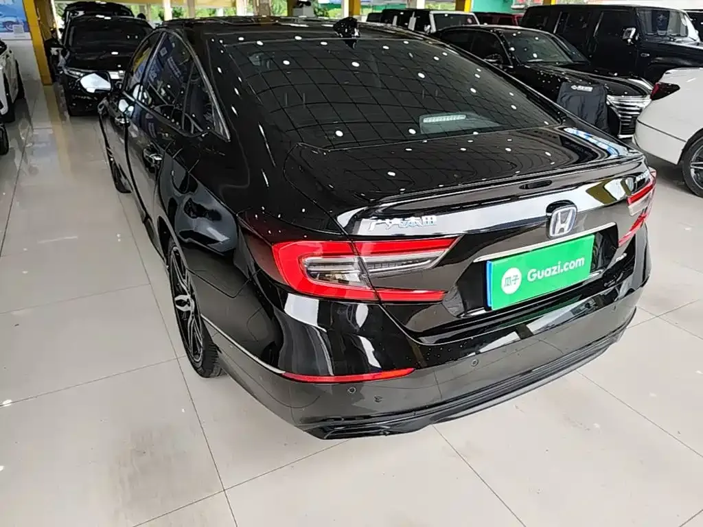 Honda Accord — фото 10