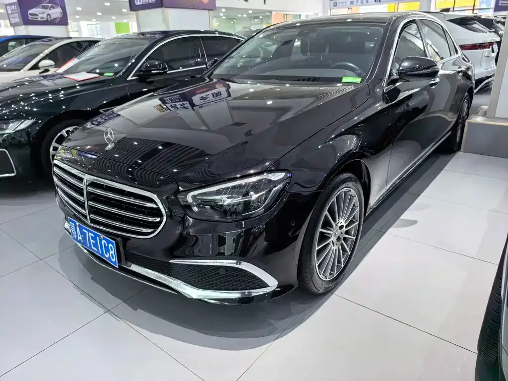 Mercedes-Benz E-Class — фото 1