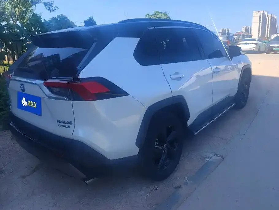 Toyota RAV4 — фото 5