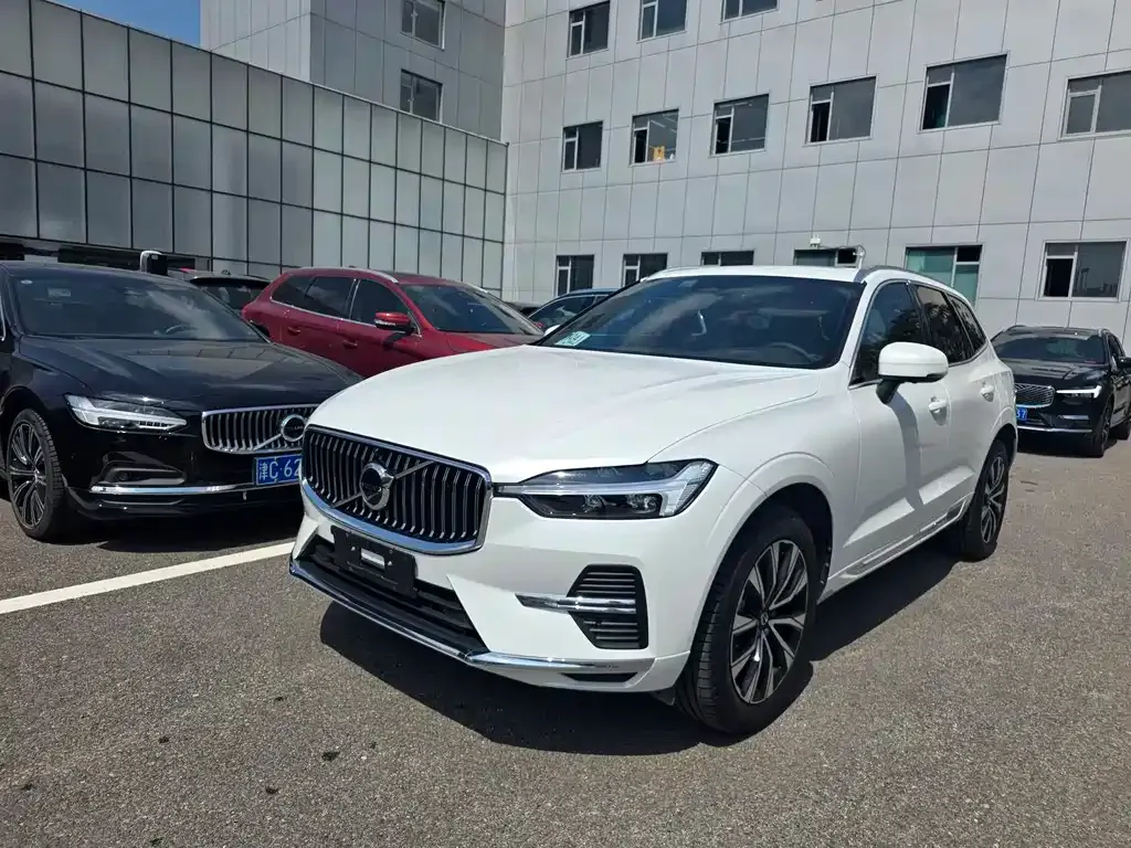 Volvo XC60 — фото 1