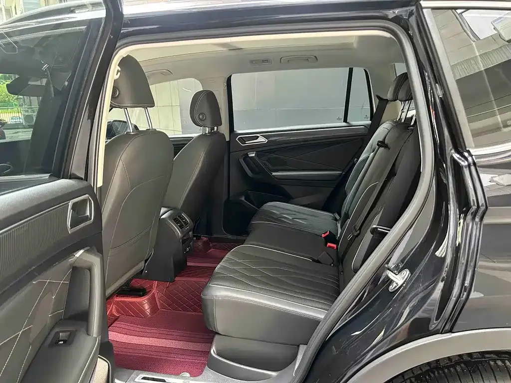 Volkswagen Tiguan L — фото 4