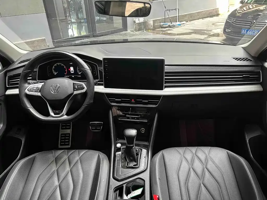 Volkswagen Tiguan L — фото 8