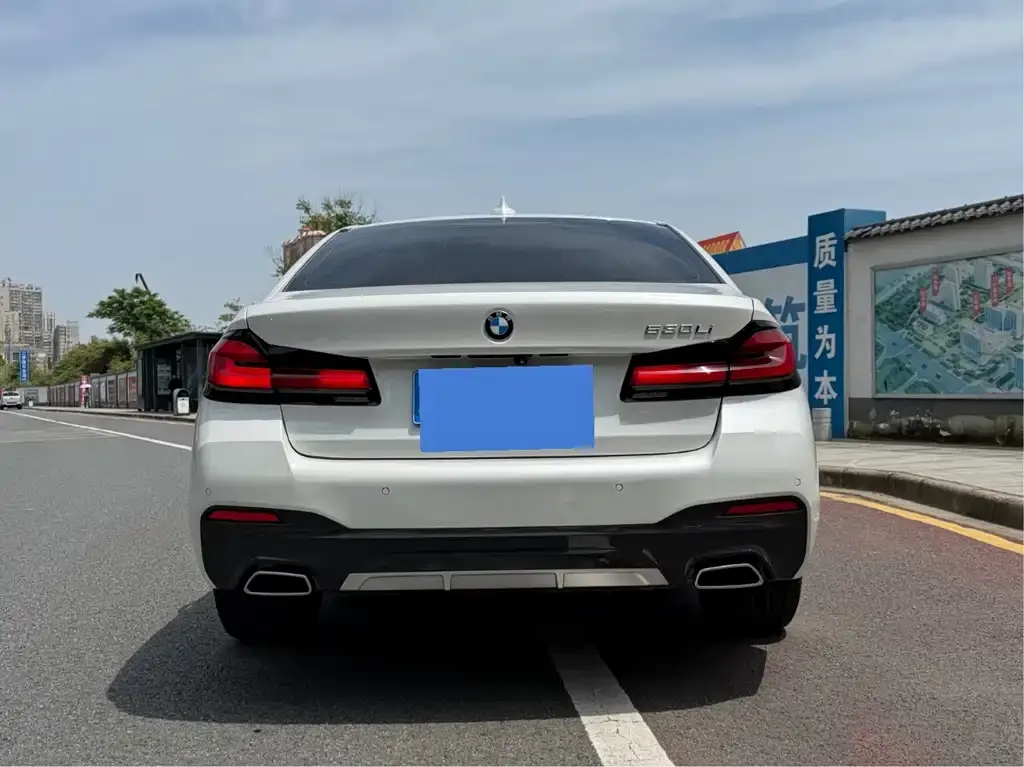 BMW 5 Series — фото 4