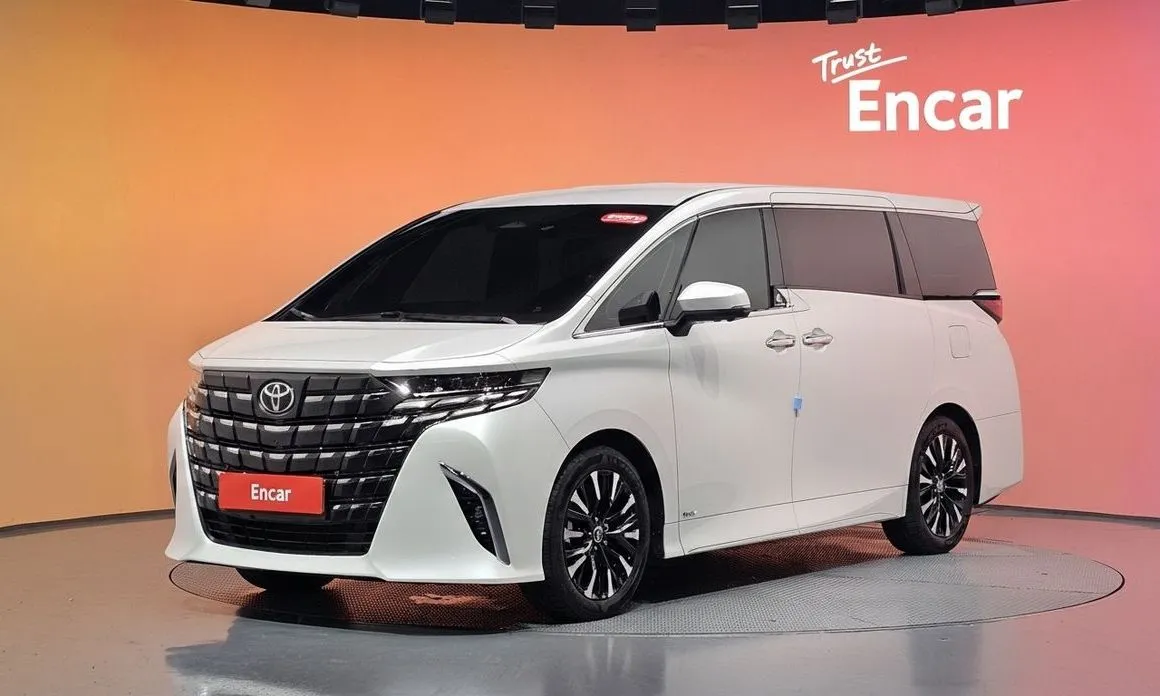 Toyota Alphard — фото 1