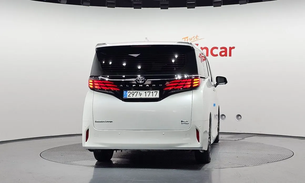 Toyota Alphard — фото 5