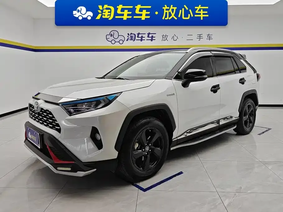 Toyota RAV4 — фото 1