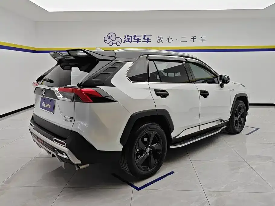 Toyota RAV4 — фото 6