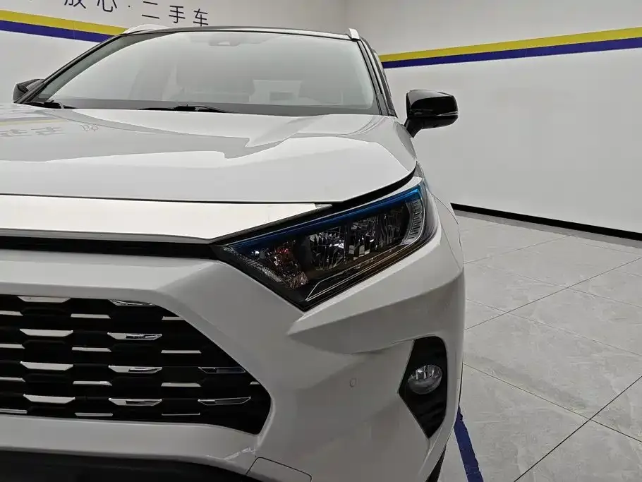 Toyota RAV4 — фото 10