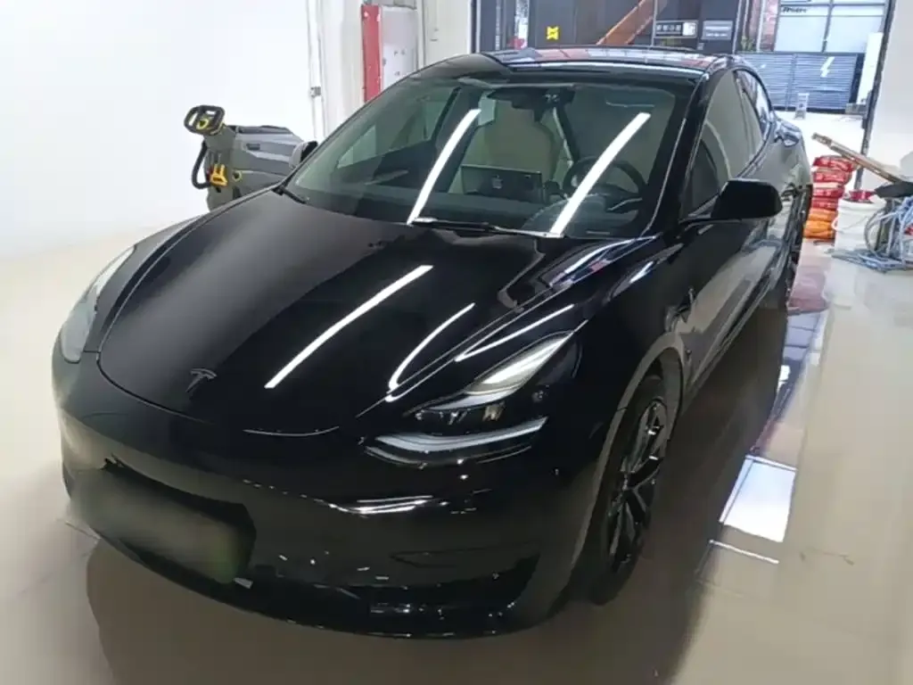 Tesla Model 3 — фото 1