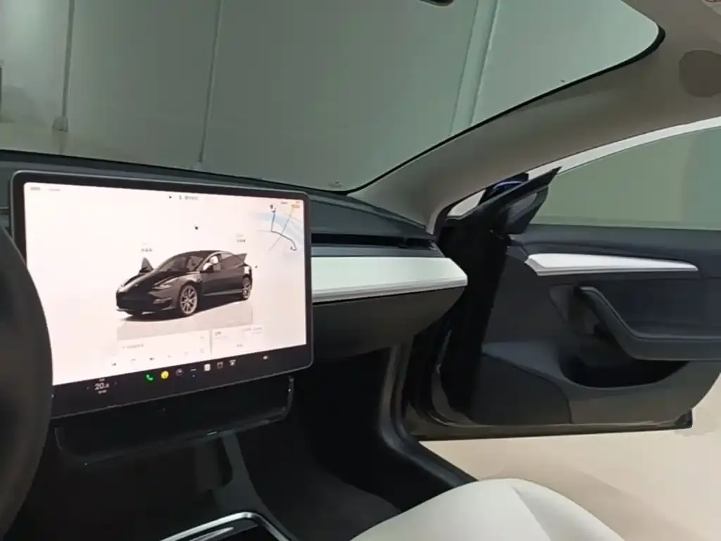 Tesla Model 3 — фото 10
