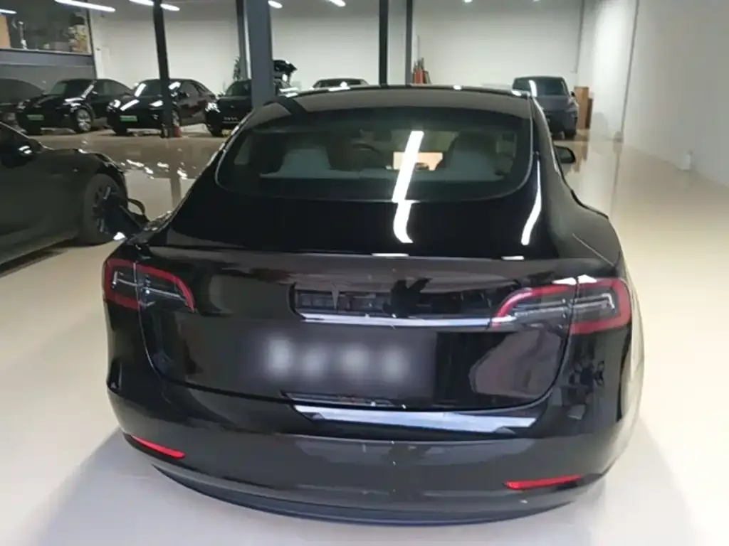 Tesla Model 3 — фото 8