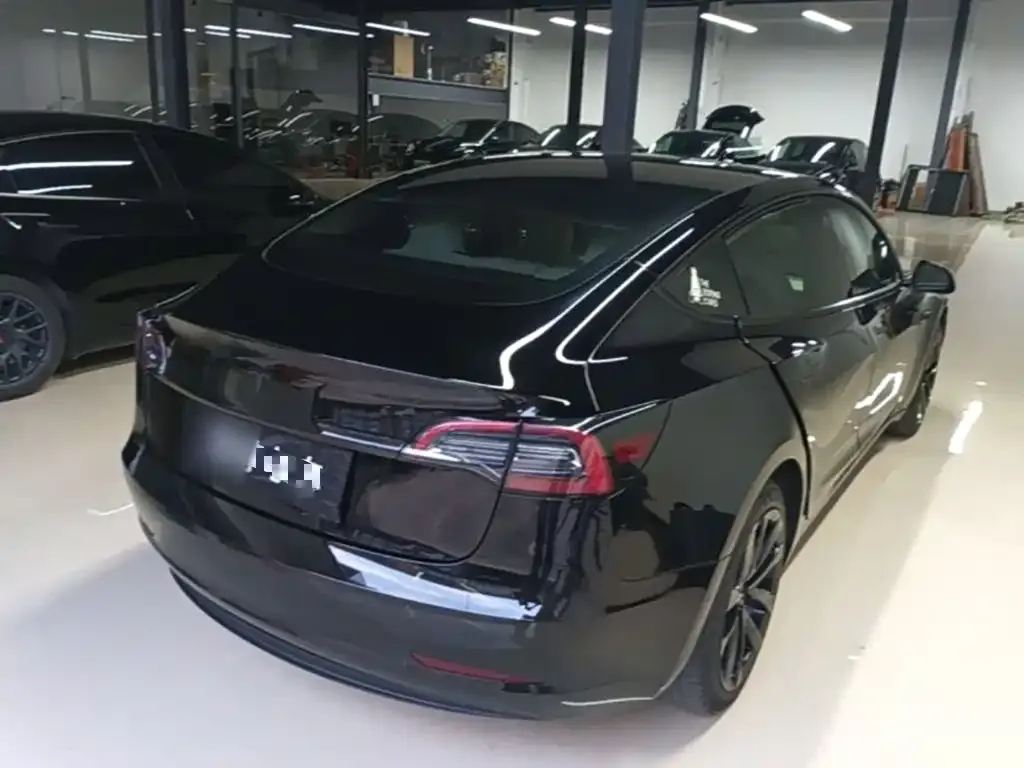 Tesla Model 3 — фото 4