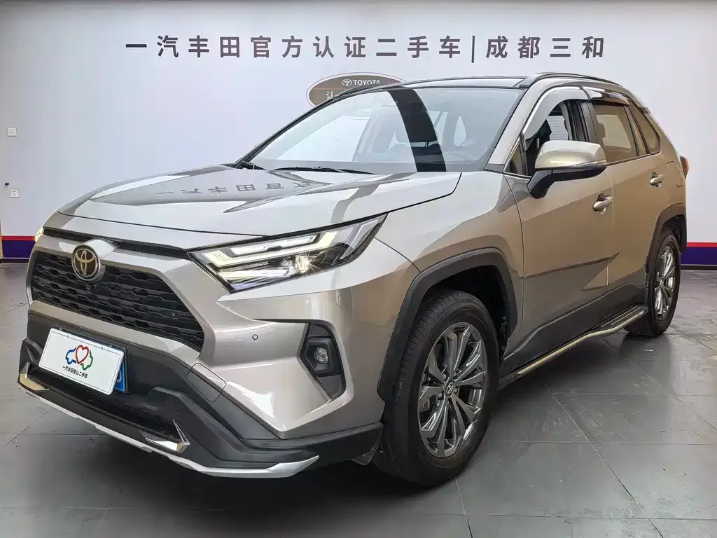 Toyota RAV4 — фото 1