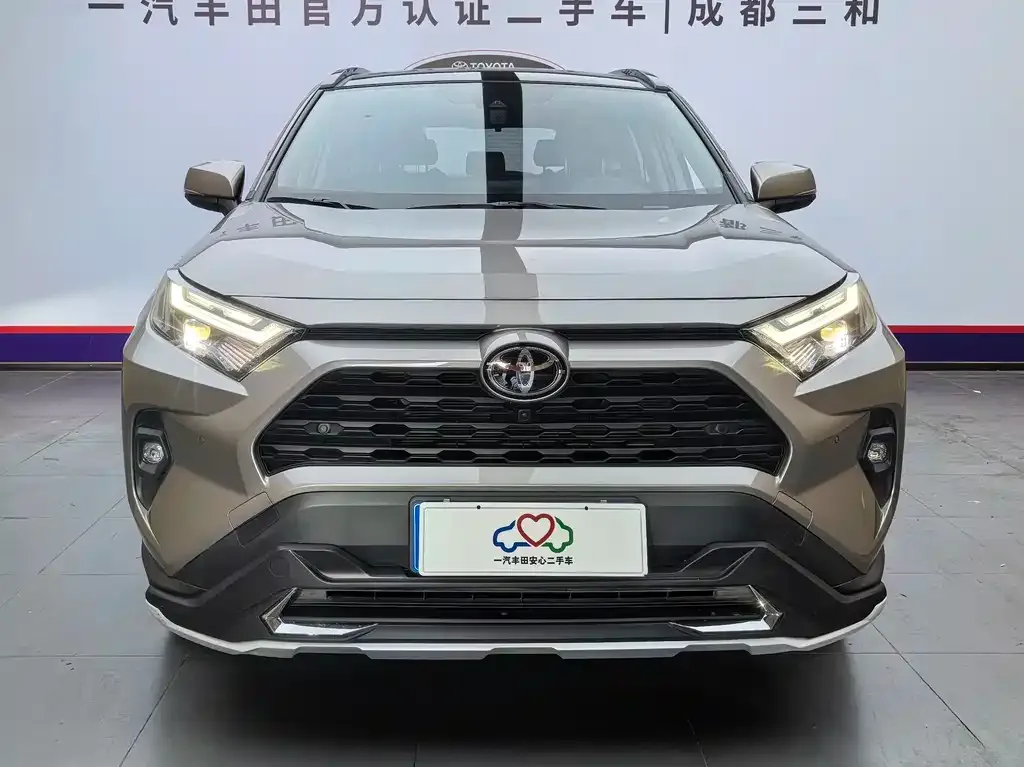 Toyota RAV4 — фото 2