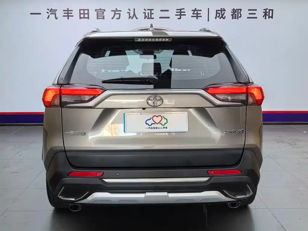 Toyota RAV4 — фото 10
