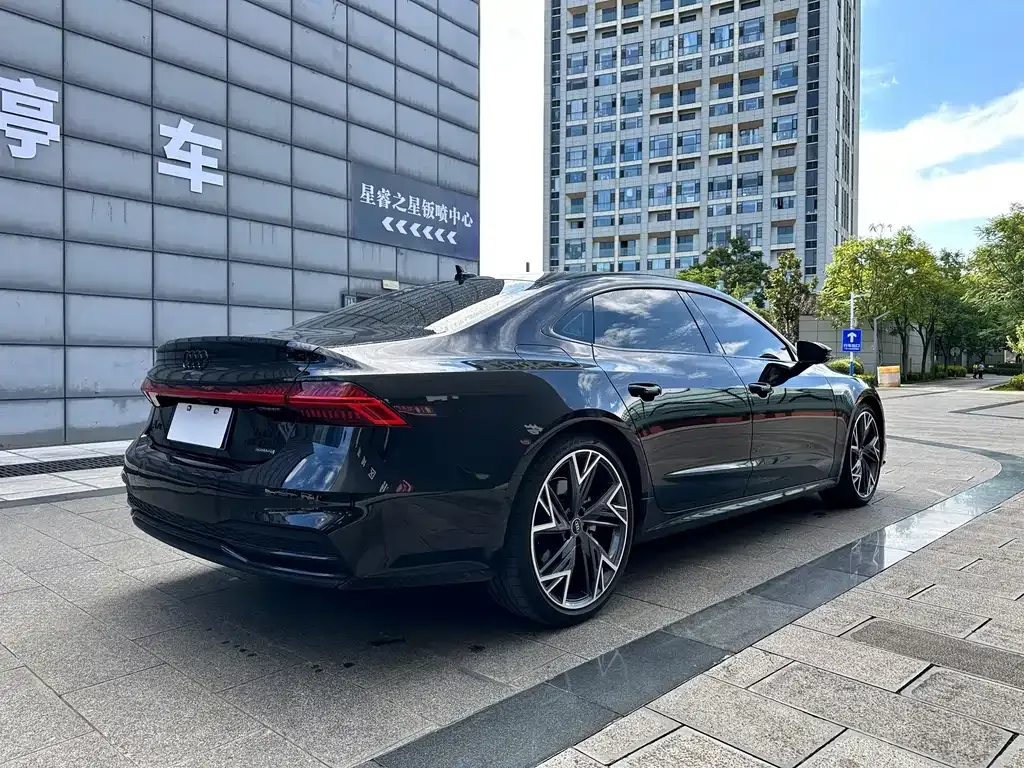 Audi A7L — фото 6