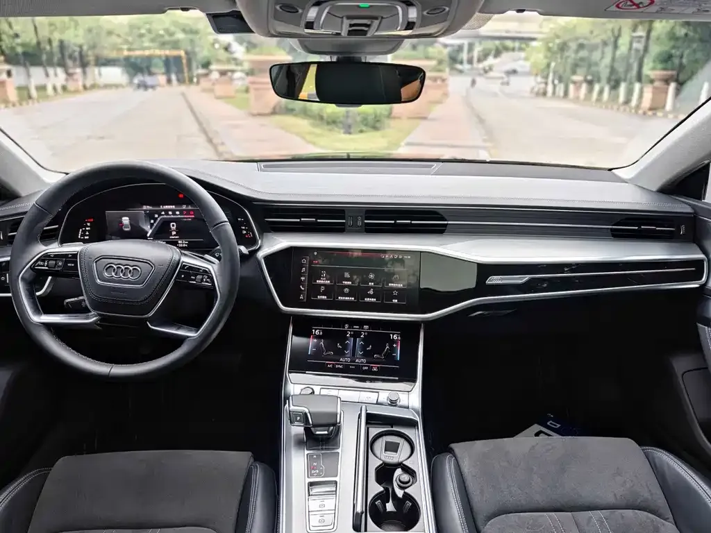Audi A7L — фото 9