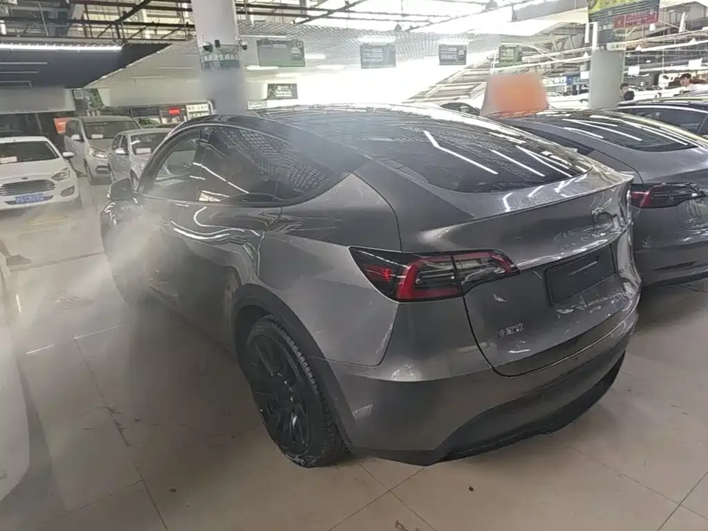 Tesla Model Y — фото 8