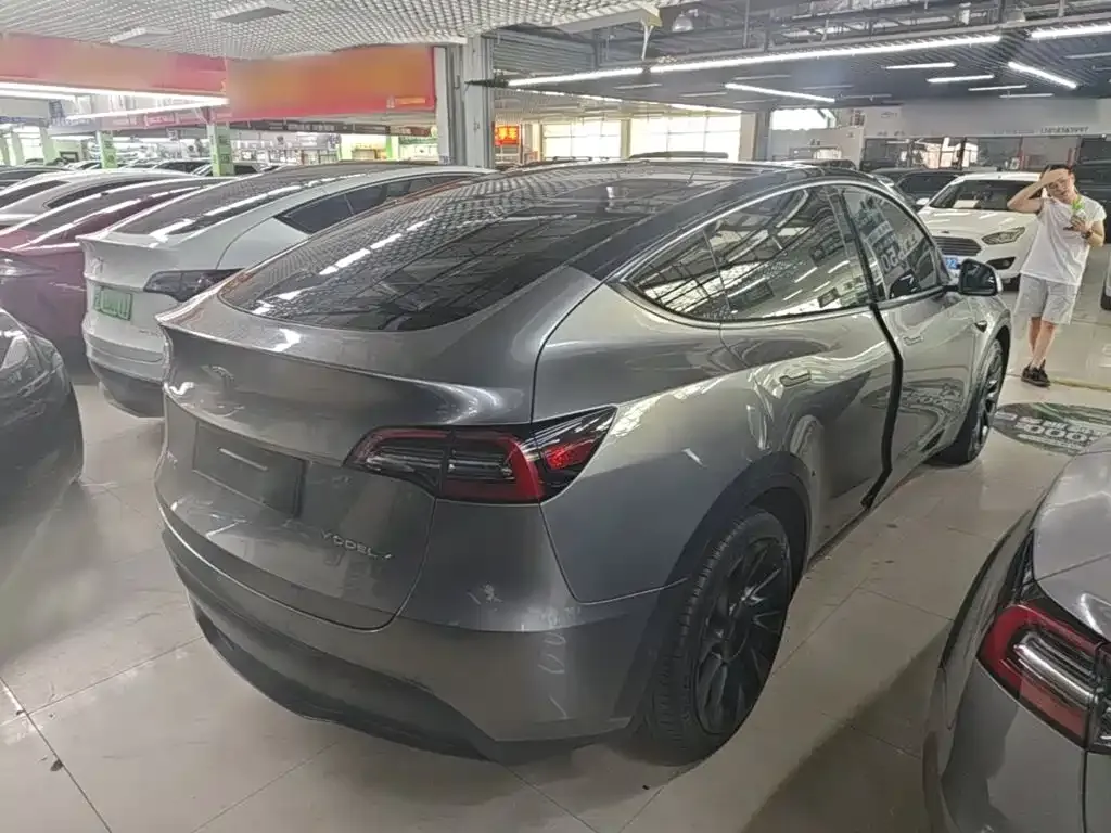 Tesla Model Y — фото 6