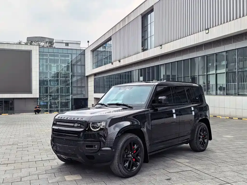 Land Rover Defender — фото 1