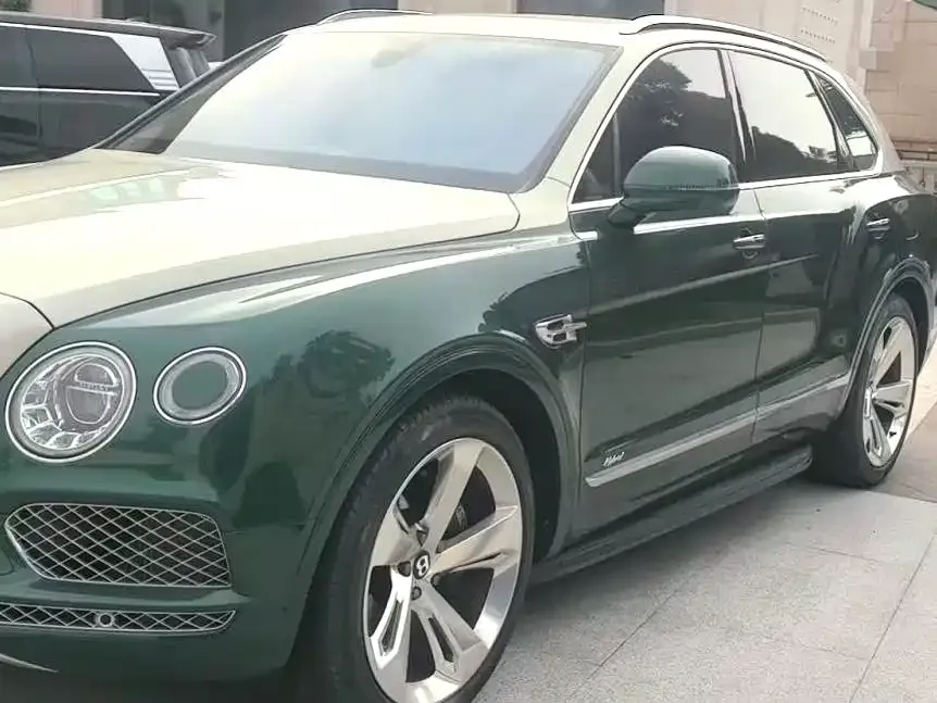 Bentley Bentayga PHEV — фото 7