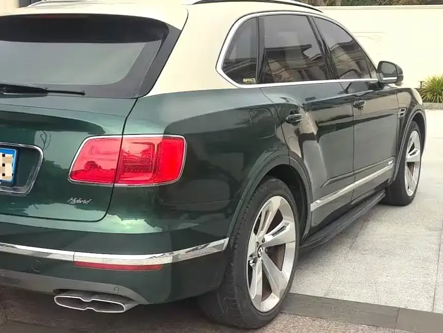 Bentley Bentayga PHEV — фото 5