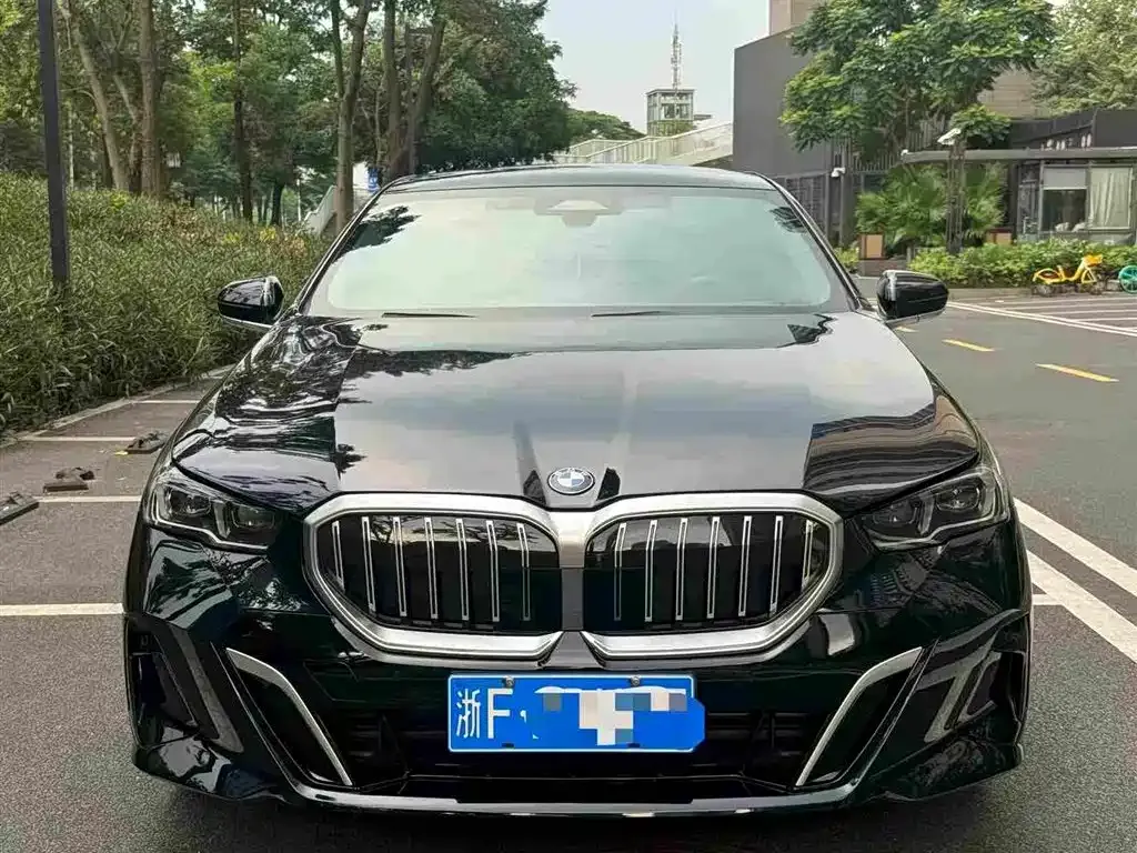 BMW 5 Series — фото 10