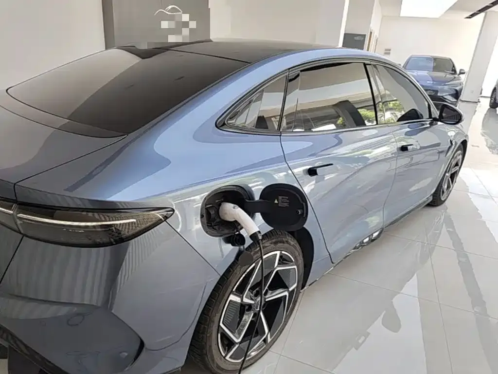 BYD Seal — фото 3