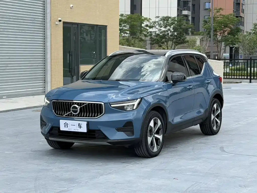 Volvo XC40 — фото 1
